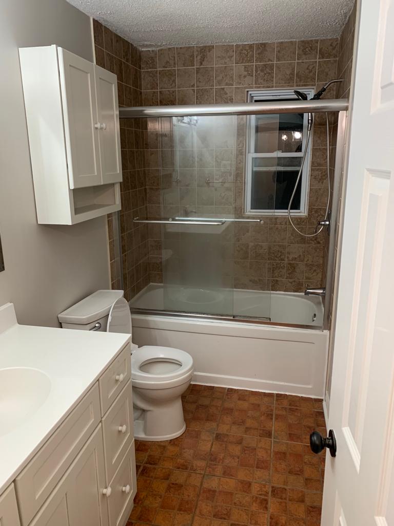 40-inwood-1-washroom-before